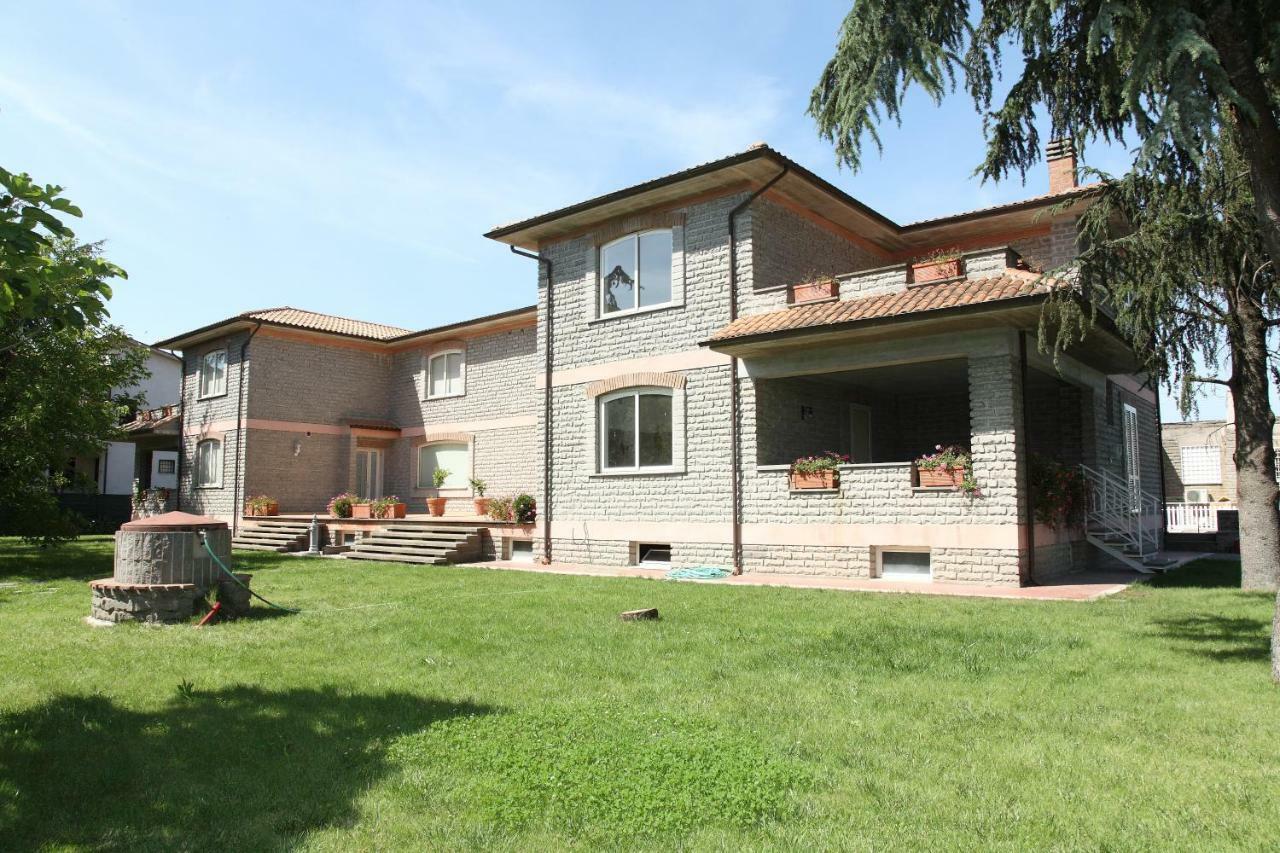 La Casa Di Sofia - Casa Vacanza Monterosi Bagian luar foto